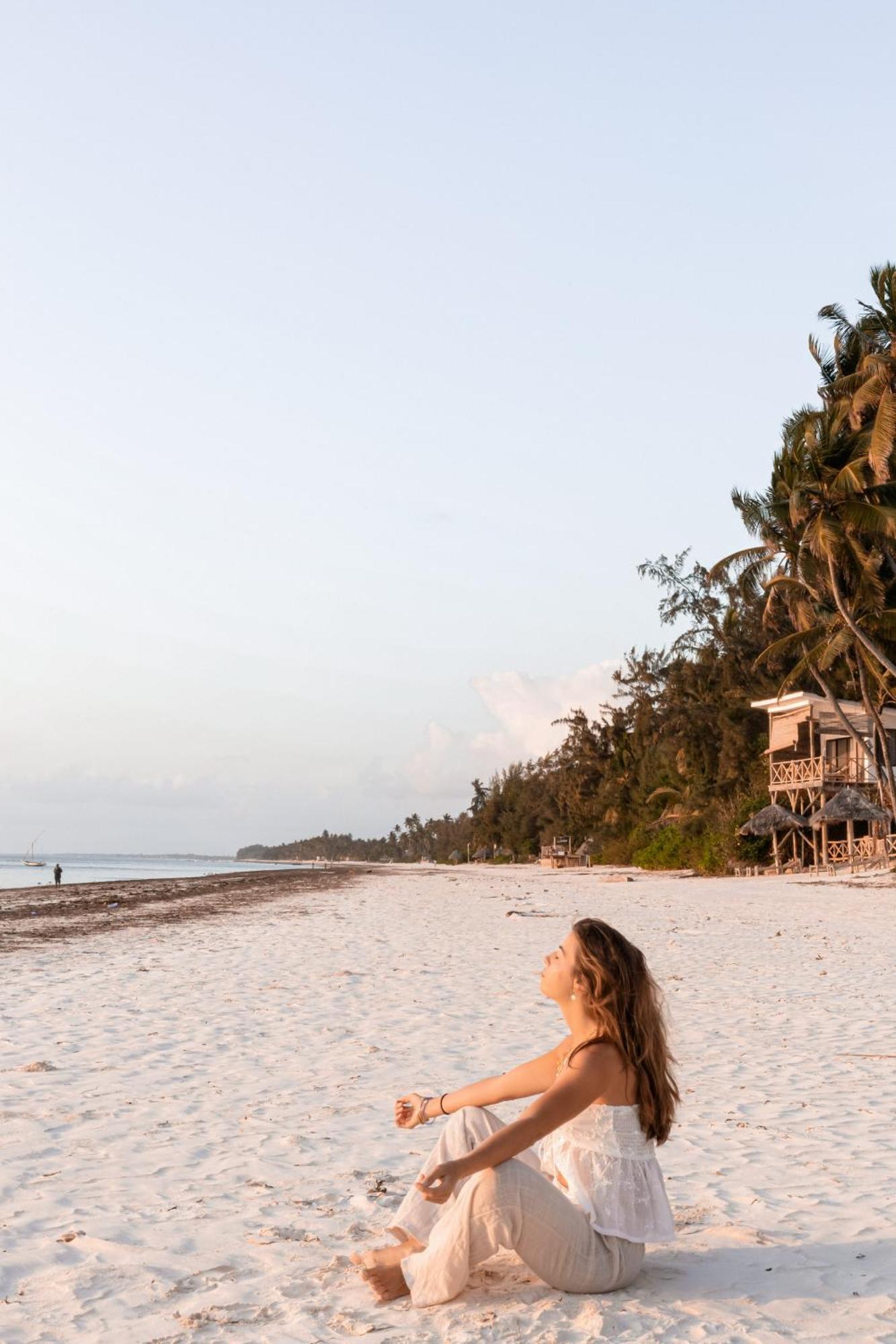 Pili Pili Orient Beach Resort Bwejuu Eksteriør billede