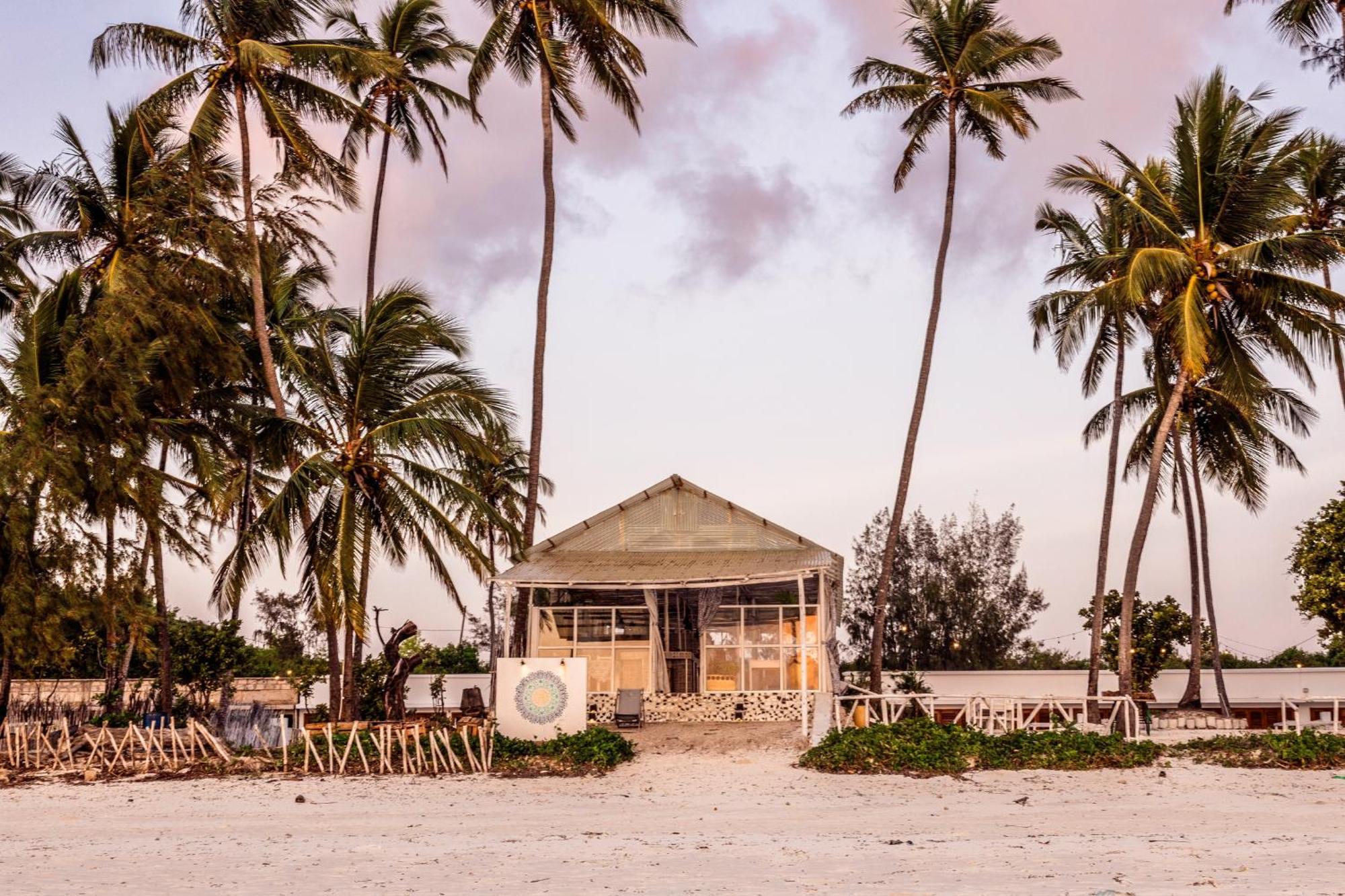 Pili Pili Orient Beach Resort Bwejuu Eksteriør billede