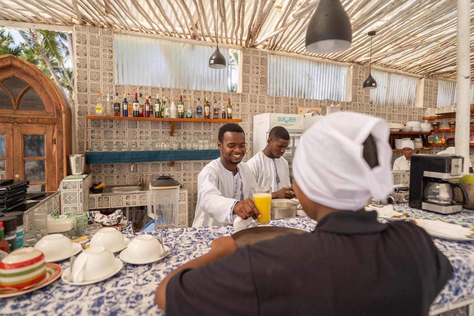 Pili Pili Orient Beach Resort Bwejuu Eksteriør billede