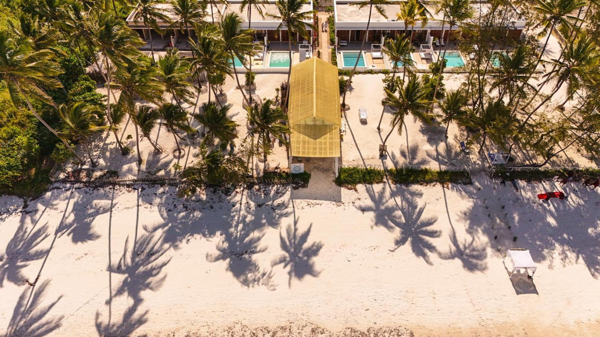 Pili Pili Orient Beach Resort Bwejuu Eksteriør billede
