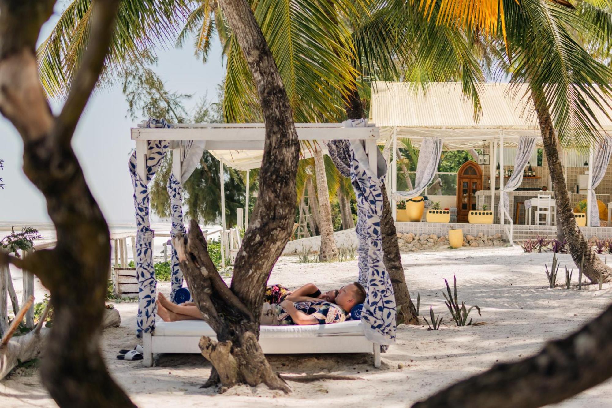 Pili Pili Orient Beach Resort Bwejuu Eksteriør billede